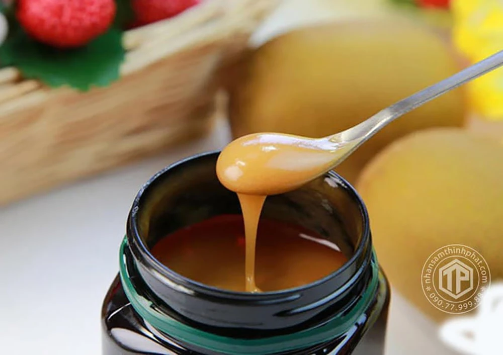 Mật ong Manuka rất sánh đặc, có màu vàng nâu đặc trưng, ít ngọt Mật ong Manuka rất sánh đặc, có màu vàng nâu đặc trưng, ít ngọt