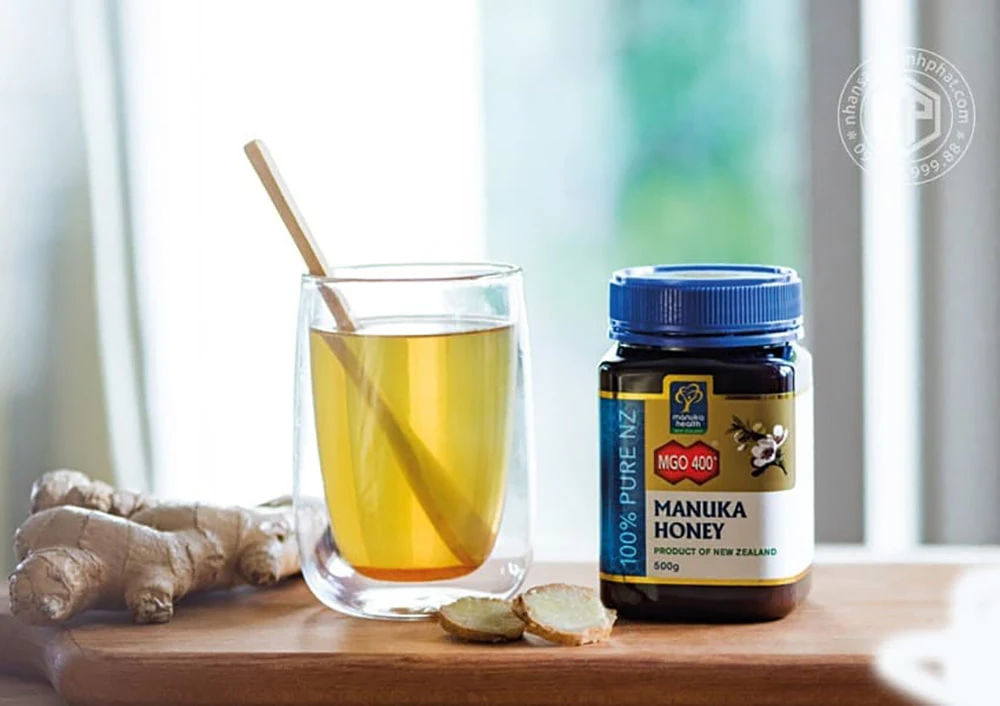 Một ly nước chanh gừng pha mật ong Manuka sẽ là gợi ý tuyệt vời cho cả ngày khỏe mạnh Một ly nước chanh gừng pha mật ong Manuka sẽ là gợi ý tuyệt vời cho cả ngày khỏe mạnh