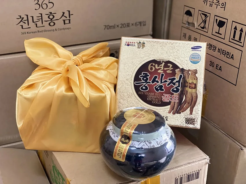 Mẫu mã cao sâm Kanghwa sang trọng, đựng trong hũ sứ tinh tế