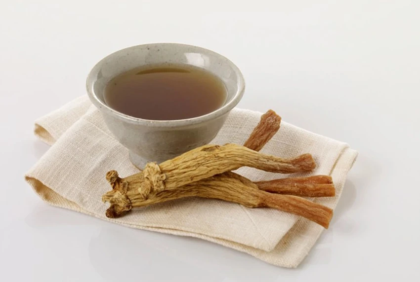Bạn có thể pha loãng cao sâm cùng nước ấm để dễ uống hơn