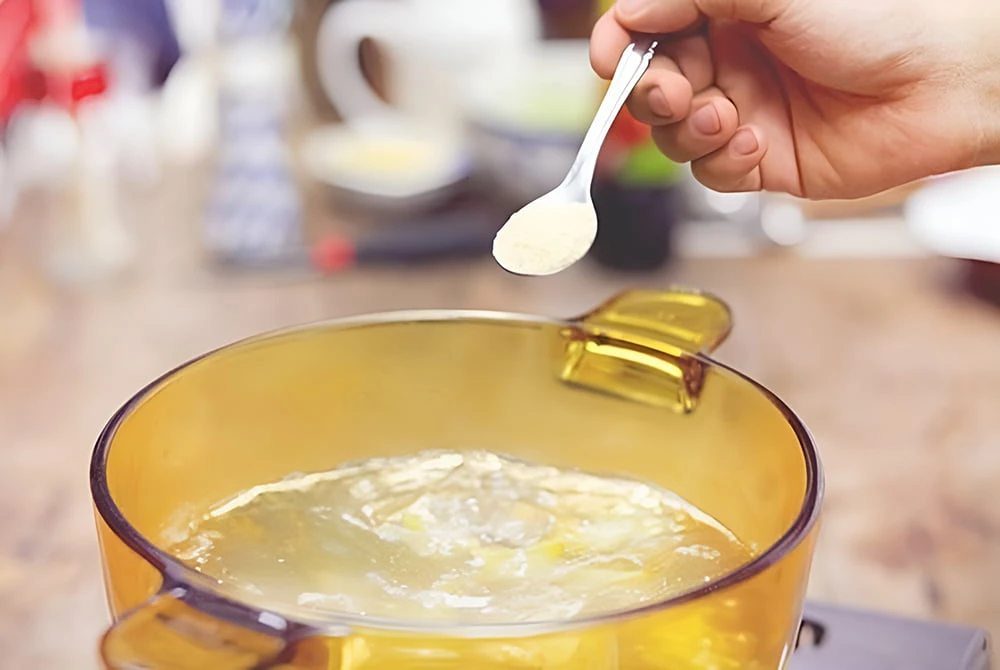 Bạn có thể thêm bột sâm vào nồi gà hầm của mình thay cho sâm tươi Bạn có thể thêm bột sâm vào nồi gà hầm của mình thay cho sâm tươi