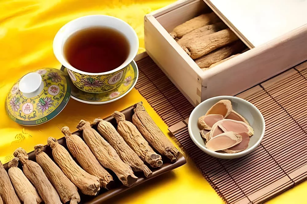 Bạn có thể hãm trà với hồng sâm củ khô để uống hằng ngày