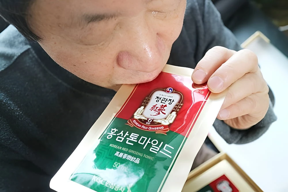 Nên uống nước hồng sâm cách xa thời gian uống thuốc huyết áp Nên uống nước hồng sâm cách xa thời gian uống thuốc huyết áp
