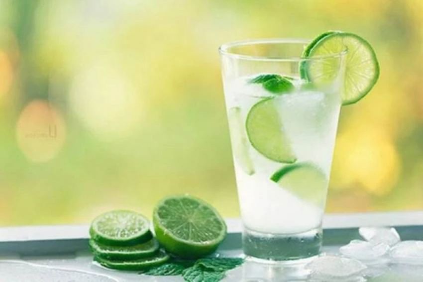Chanh giúp trung hòa axit dạ dày và hỗ trợ thải độc ruột