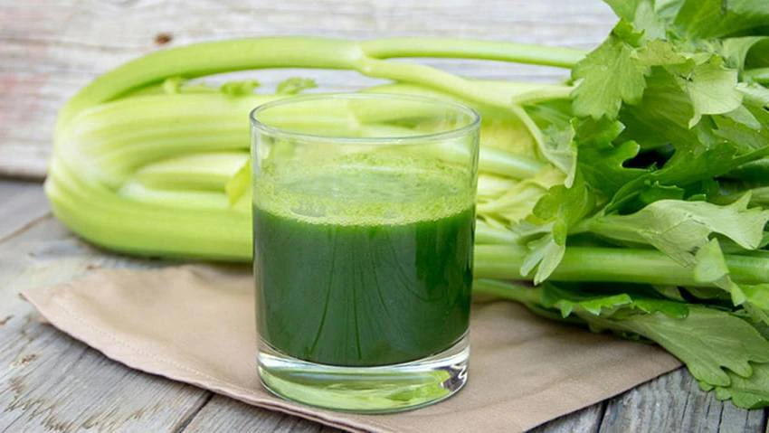 Nước ép cần tây là lựa chọn phổ biến của các chị em muốn giảm cân