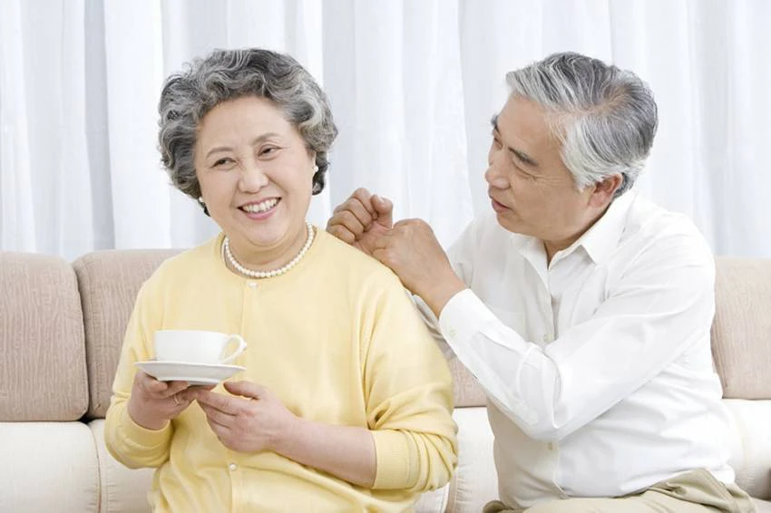Các vitamin, khoáng chất trong yến sào giúp hỗ trợ cải thiện sức khỏe đôi mắt