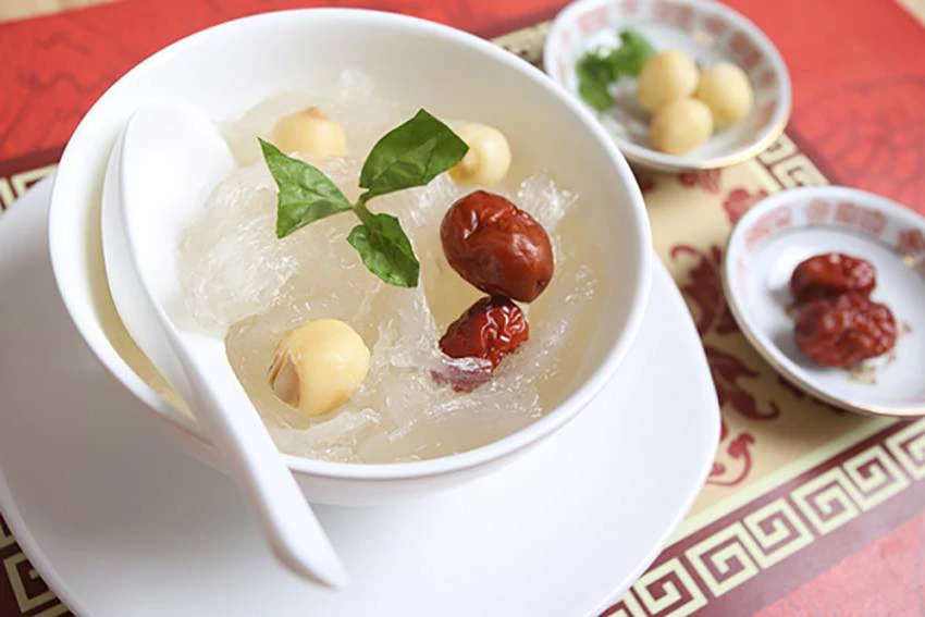 Tổ yến chứa nhiều chất Lysine, Cystine, Selenium giúp làm chậm  quá trình già đi của cơ thể rất hiệu quả